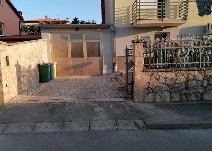 Apartment A & N With Free Private Parking